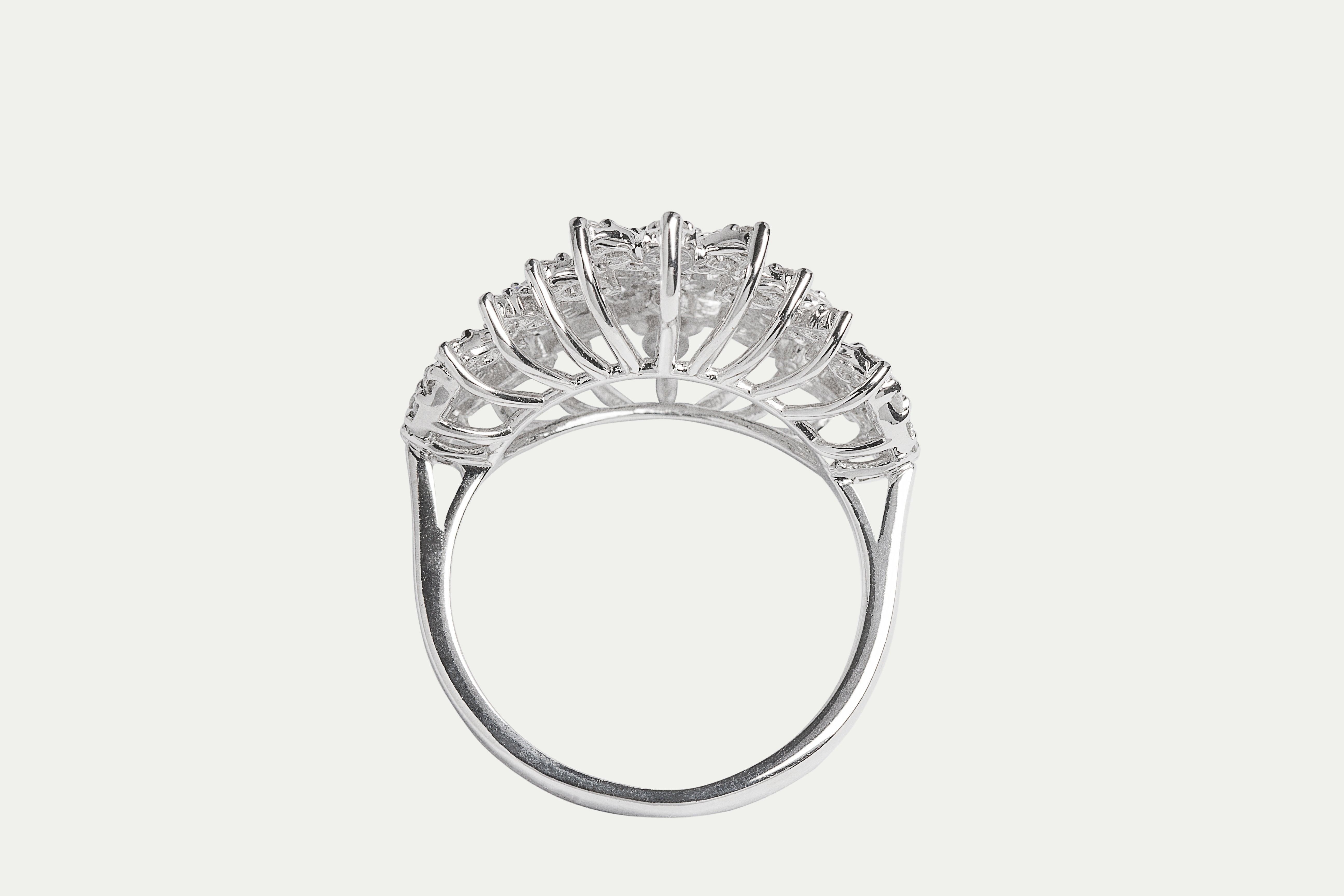 Crown diamond ring in white gold - Anty