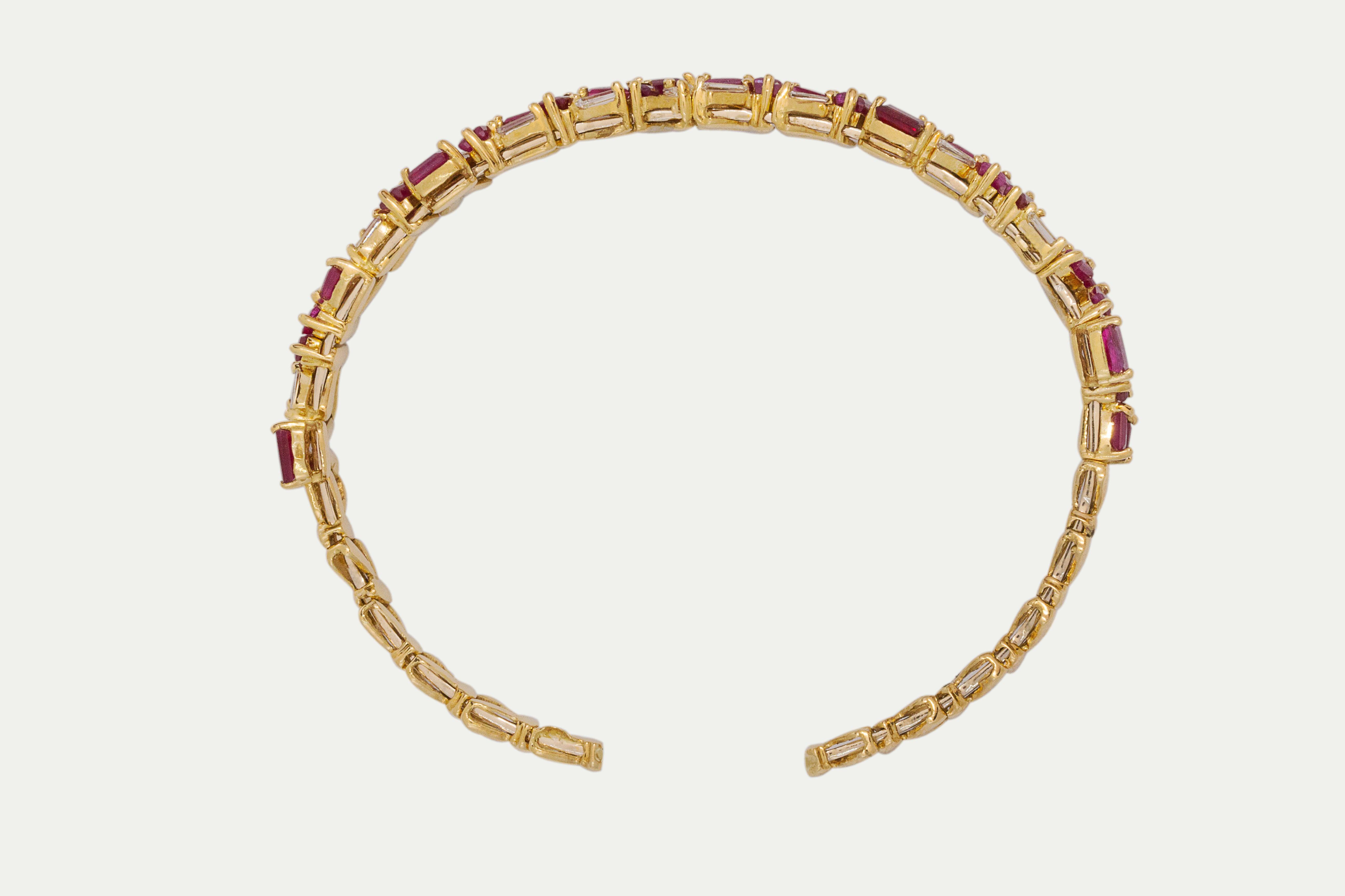 Geo-Cut diamond and ruby bangle in yellow gold - Anty